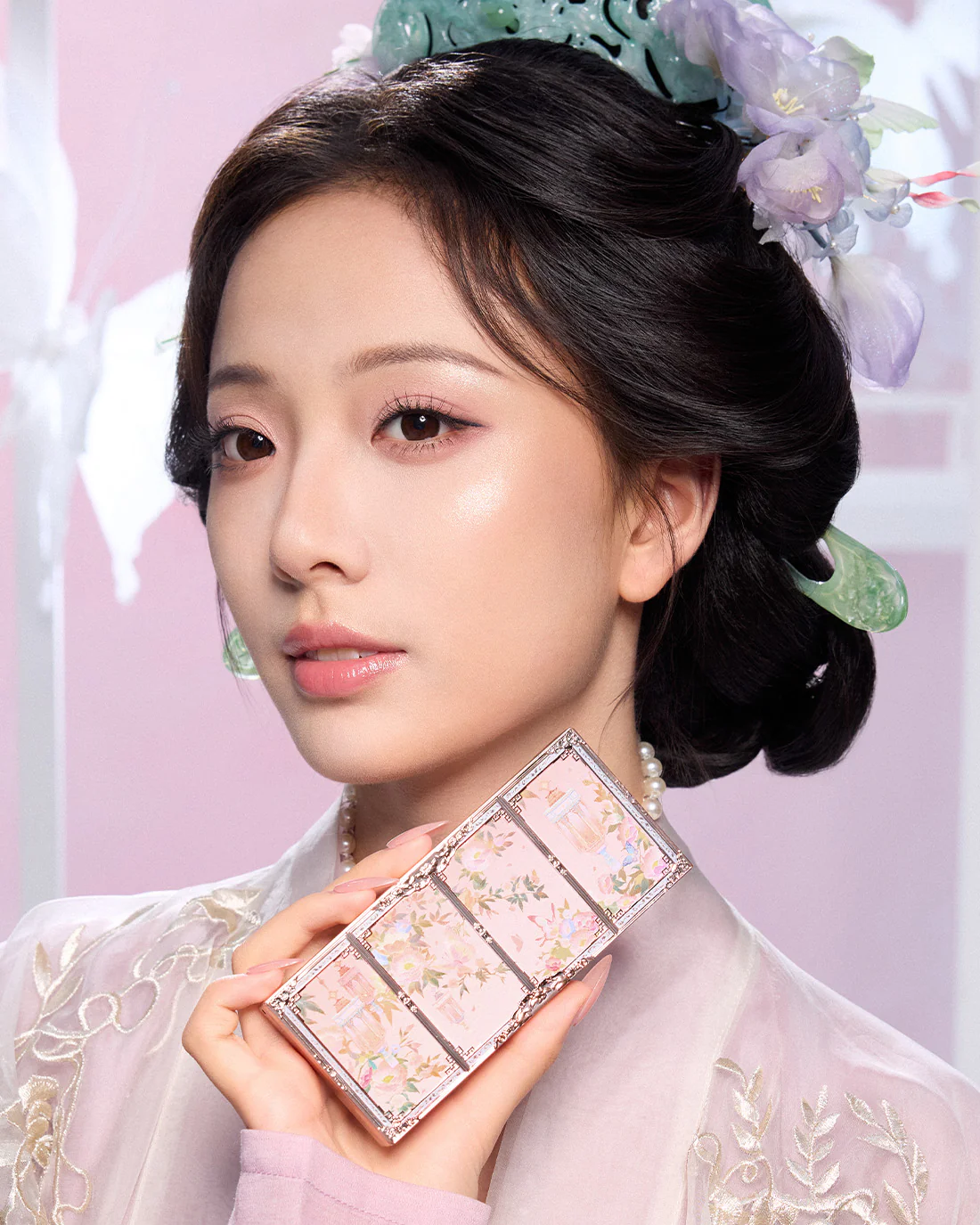 Butterfly Cloud Collar Embossed Highlight & Contour Palette - Image 17